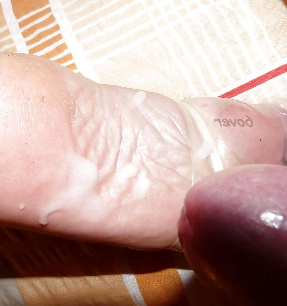10P Spermafuesse im Kondom  Foot whit Cum in Condom
