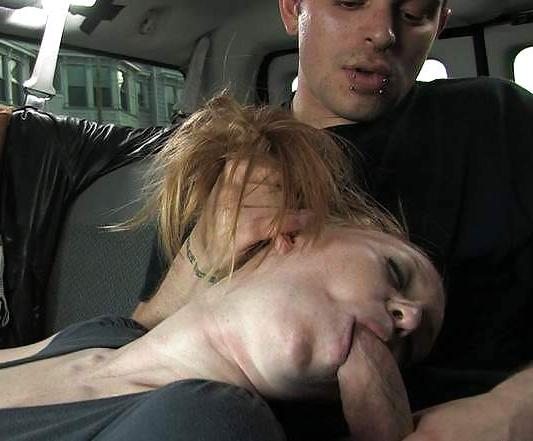 25P Looking for subs, sluts and hobby whores into kink or B&D