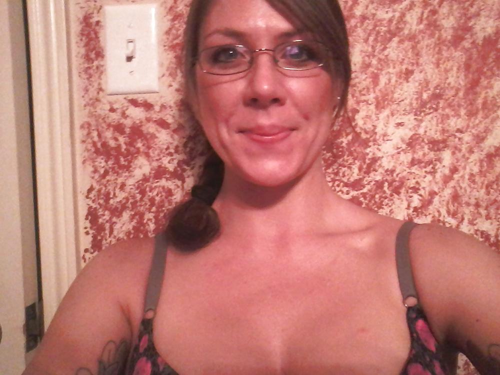 11P Brunette MILF Self Pics