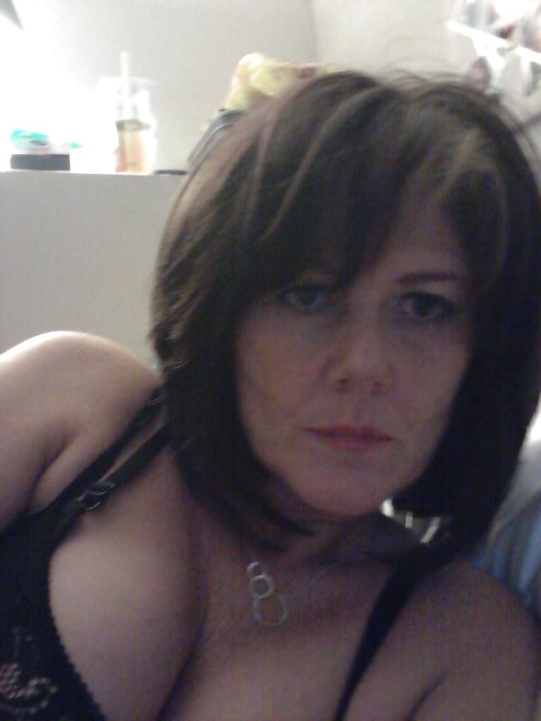 7P Mature Brunette Self Pics