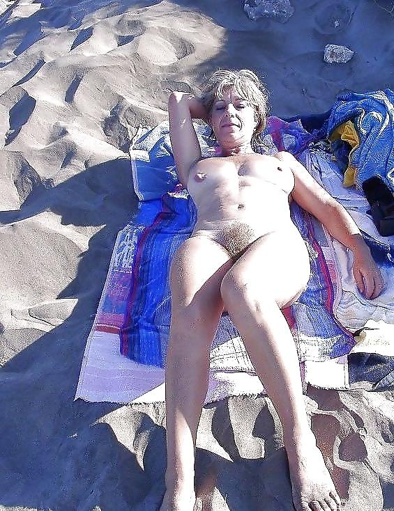 25P Girls  at the Lake or Beach