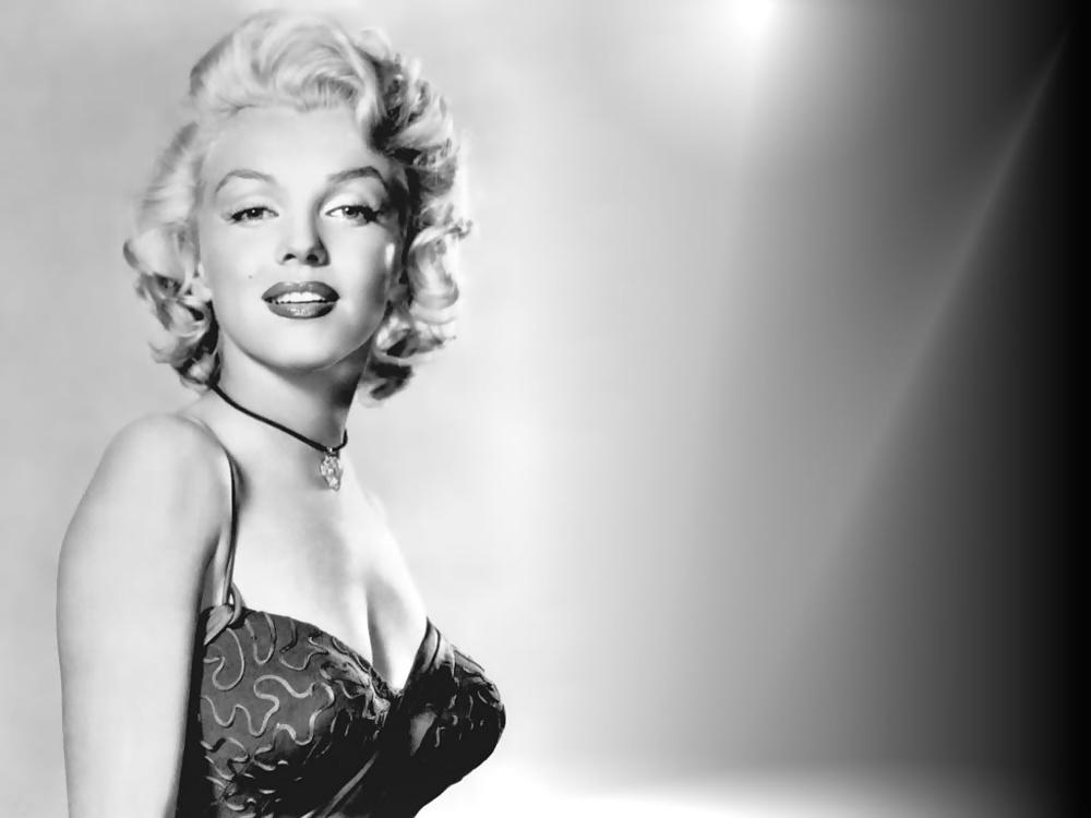 7P The Amazing Curvy Woman that needs no Introduction