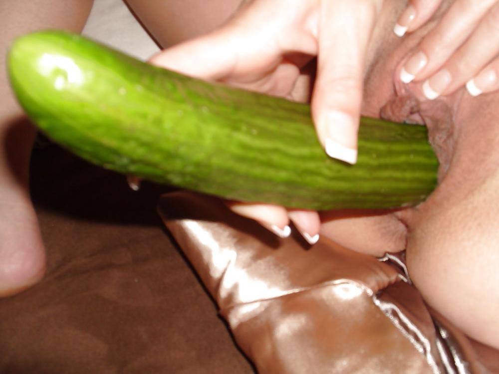 10P Masturbation in shaven pussy