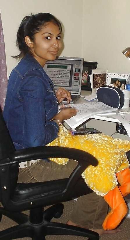 22P INDIAN GF ANNU IN SAREE-INDIAN DESI PORN SET 7.6