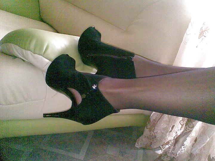 25P Nylon Legs and High Heels