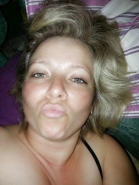 4P Chubby Blonde Self Pics