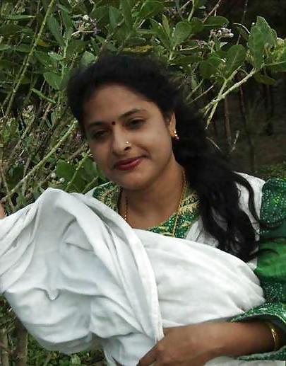 12P Indian aunty showing 4