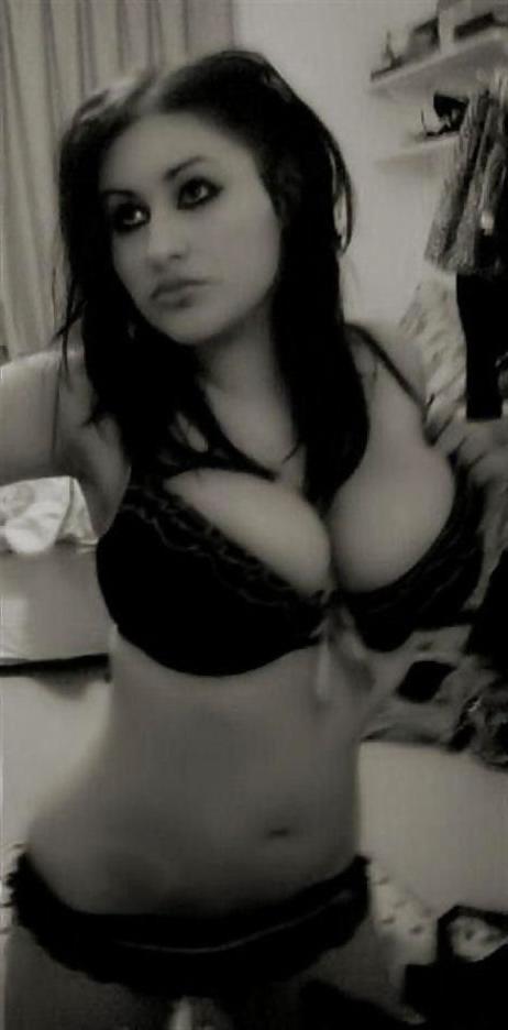 25P Busty Amateur Latin Babe Gallery