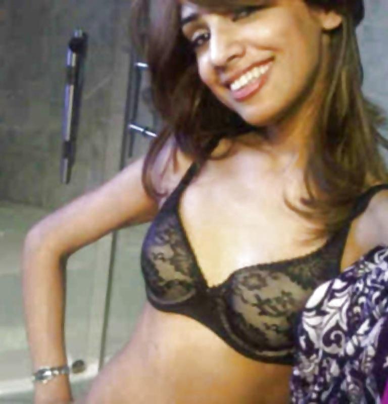 6P Desi Beauty 