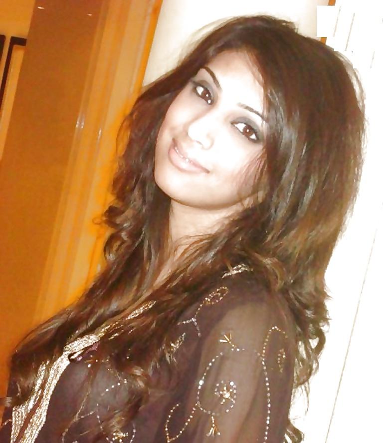 6P Desi Beauty 
