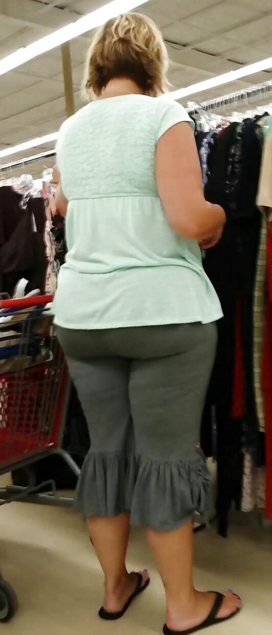 23P Public shopping candid teen and mature leg, ass and tits