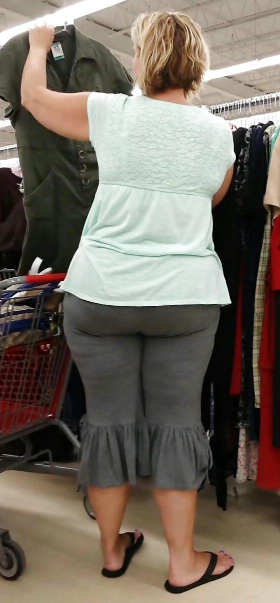 23P Public shopping candid teen and mature leg, ass and tits