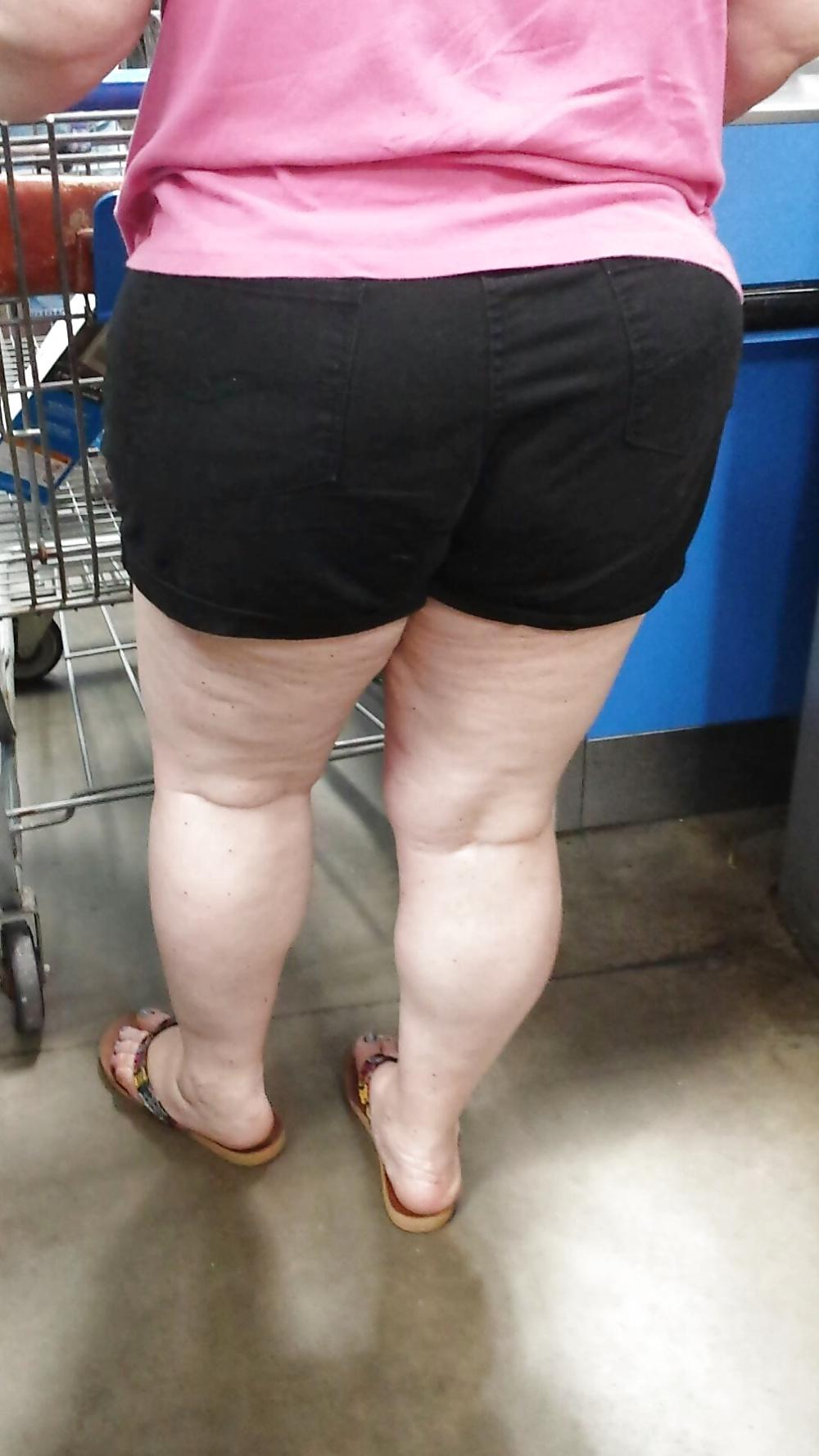 23P Public shopping candid teen and mature leg, ass and tits