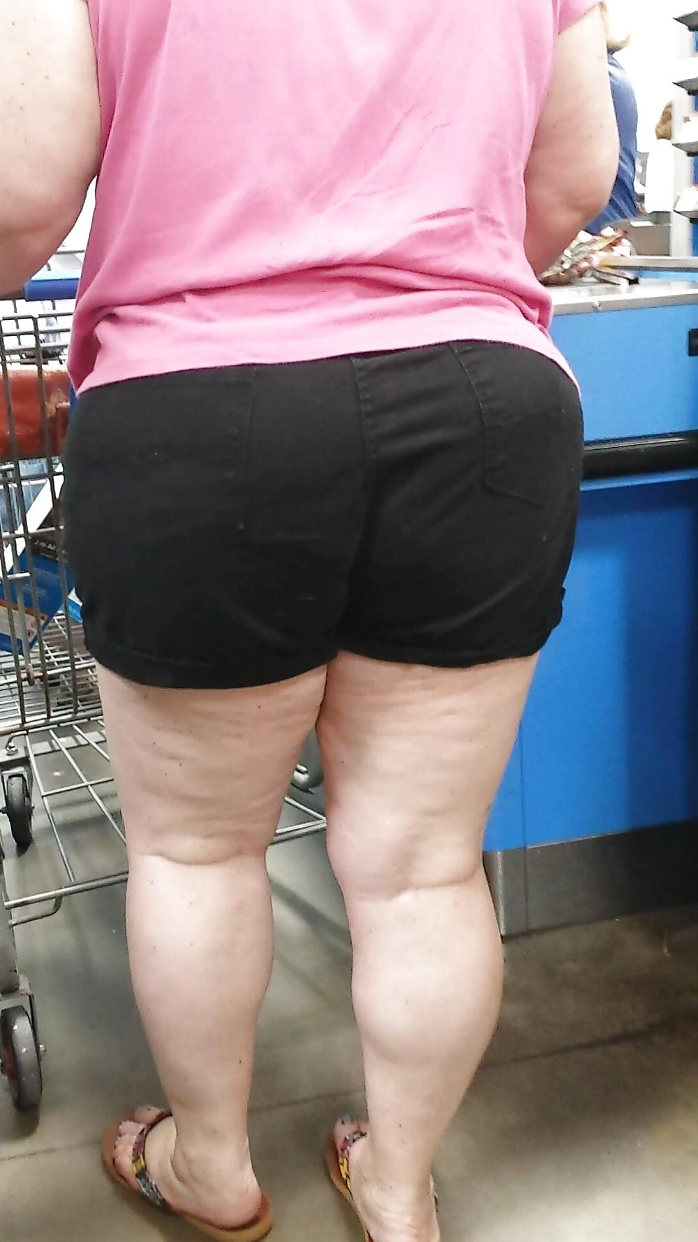 23P Public shopping candid teen and mature leg, ass and tits