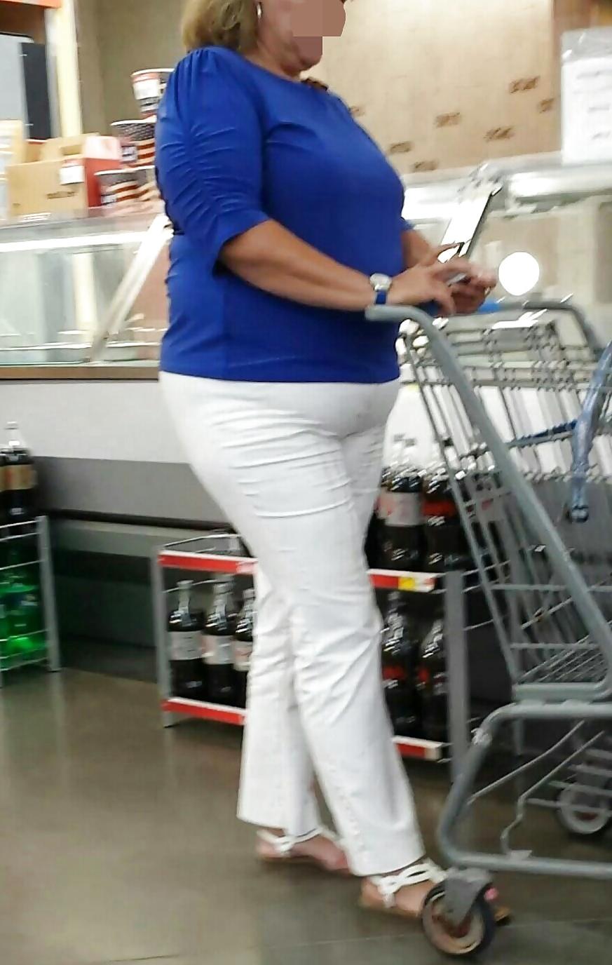 23P Public shopping candid teen and mature leg, ass and tits