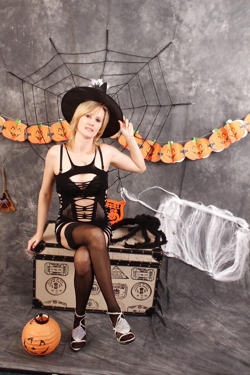 12P Happy Hallooween