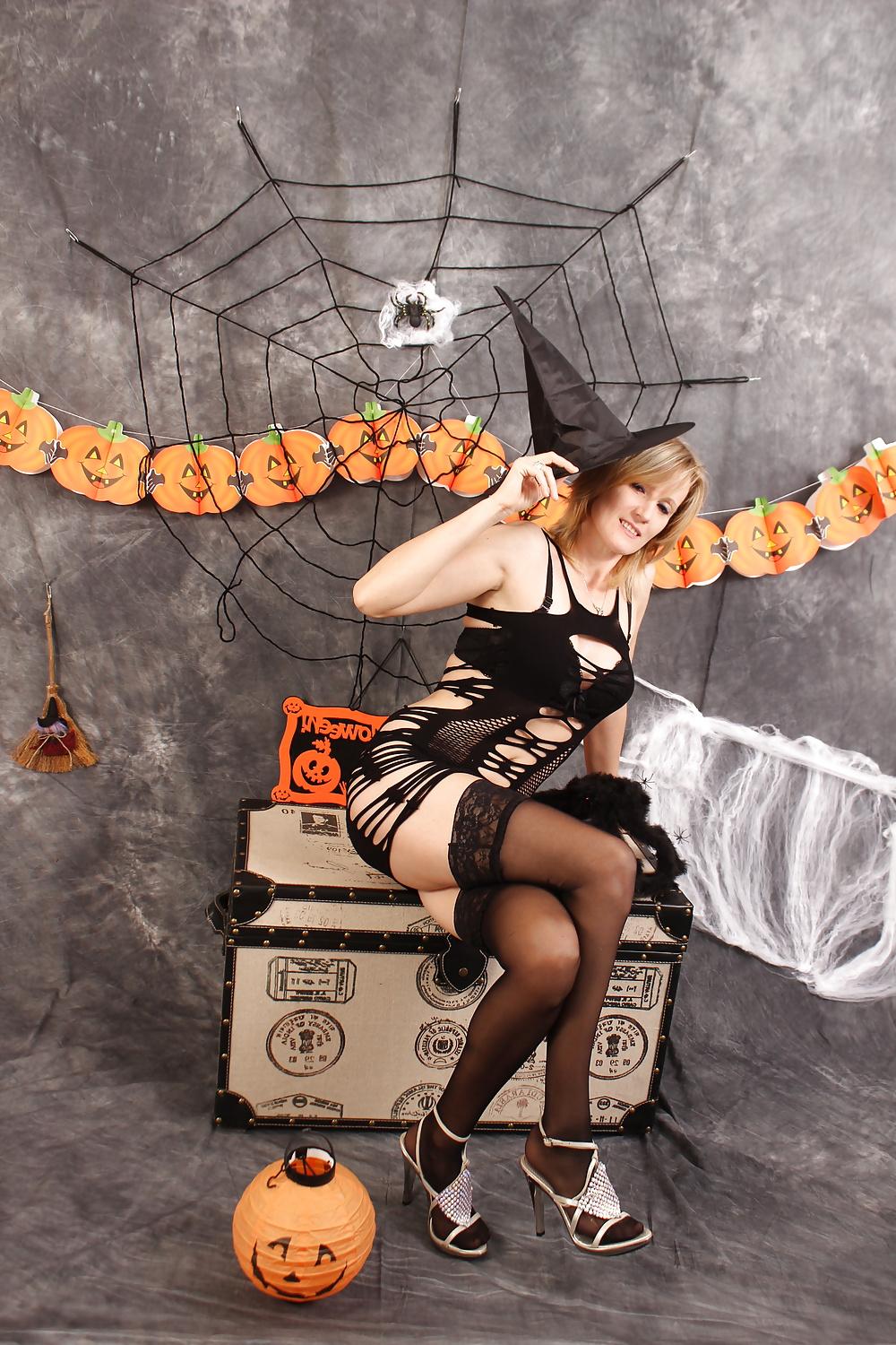 12P Happy Hallooween