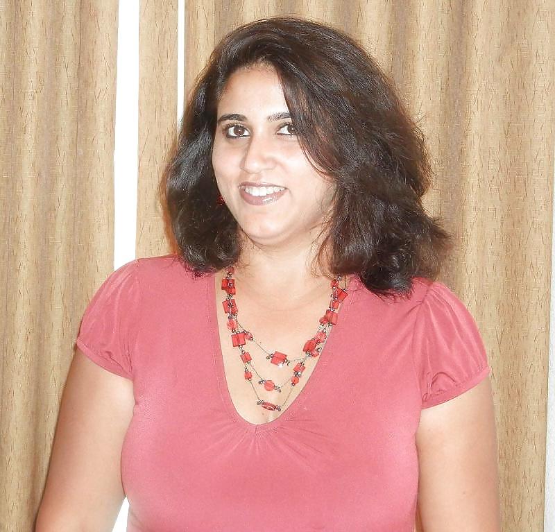 20P Sexy Desi Mature Housewife - Gitu