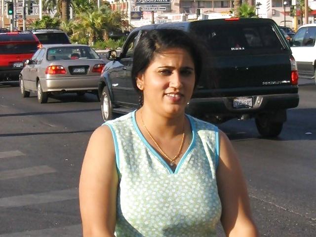 20P Sexy Desi Mature Housewife - Gitu