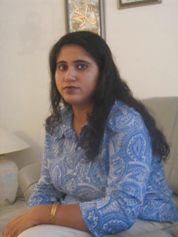 20P Sexy Desi Mature Housewife - Gitu