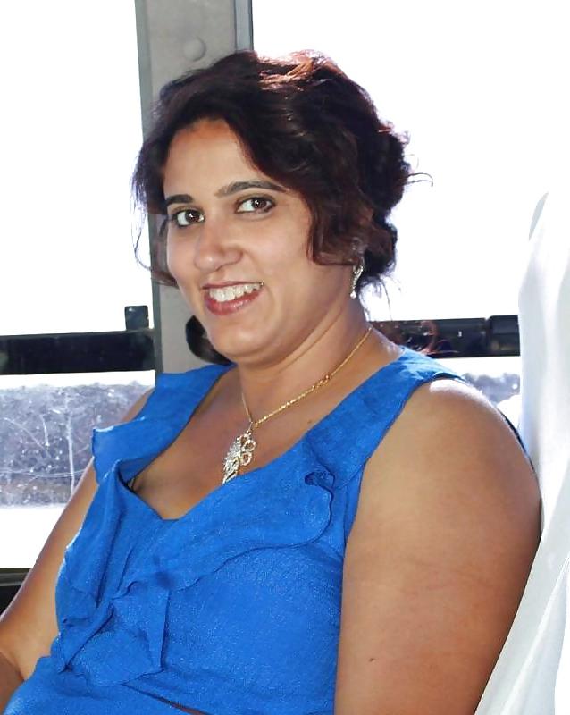 20P Sexy Desi Mature Housewife - Gitu