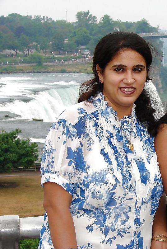 20P Sexy Desi Mature Housewife - Gitu