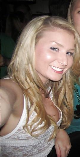 24P Hot girls downblouse pics