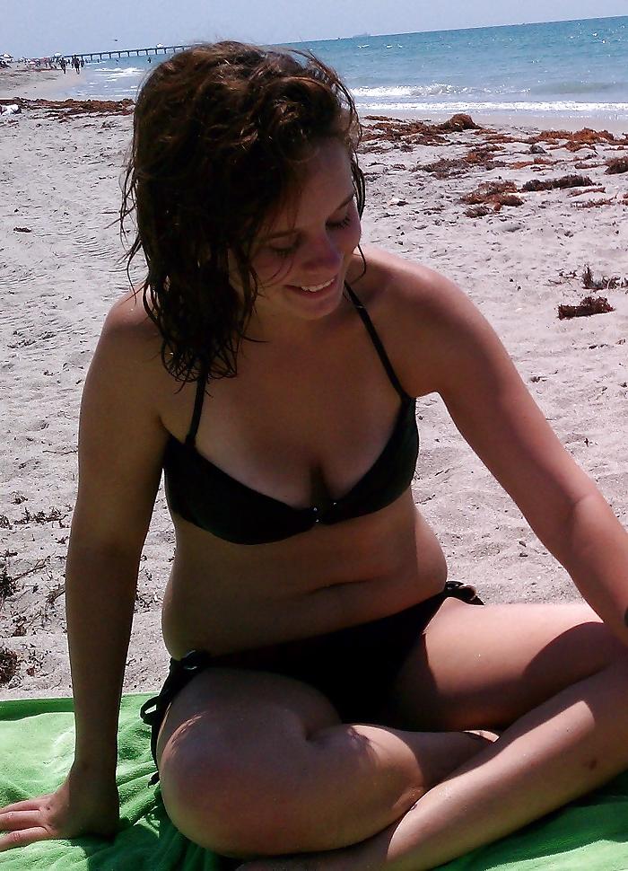 24P Hot girls downblouse pics