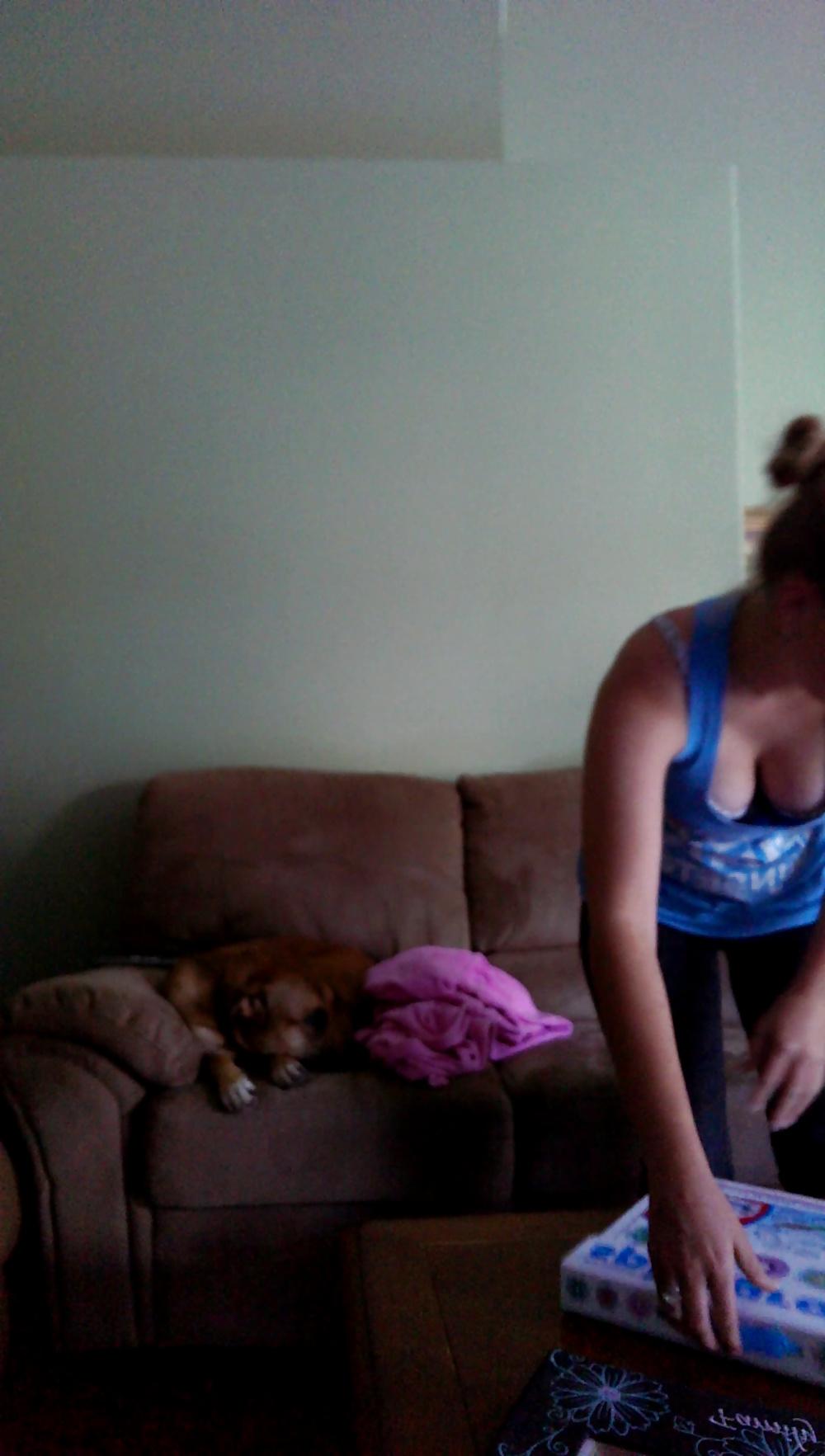 24P Hot girls downblouse pics