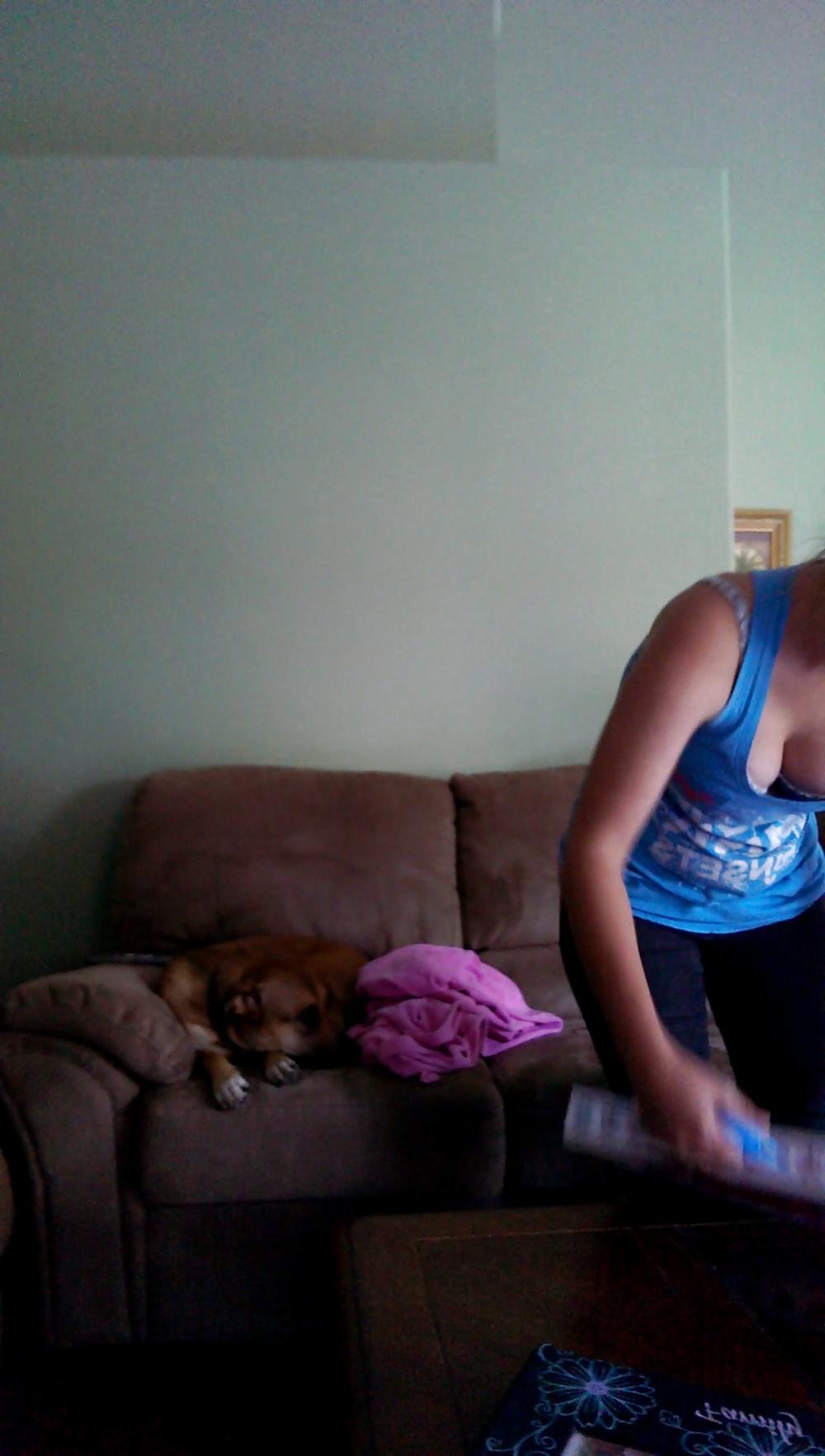 24P Hot girls downblouse pics