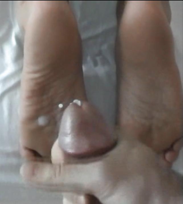 9P Hijab footjob