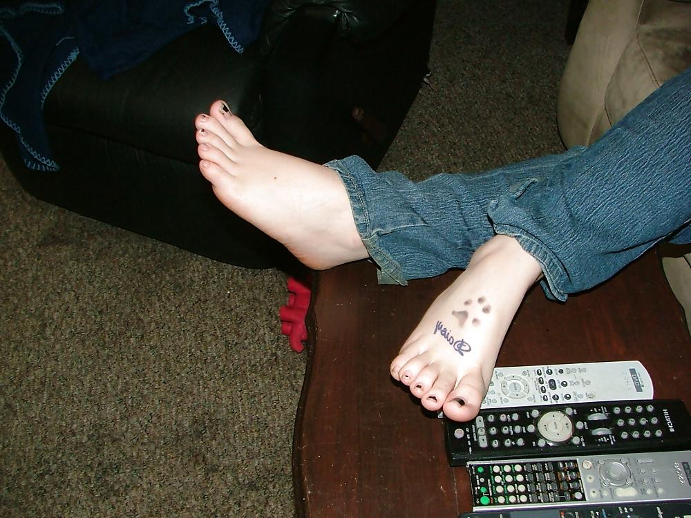 25P Tattooed Pierced Redhead, Foot Fetish