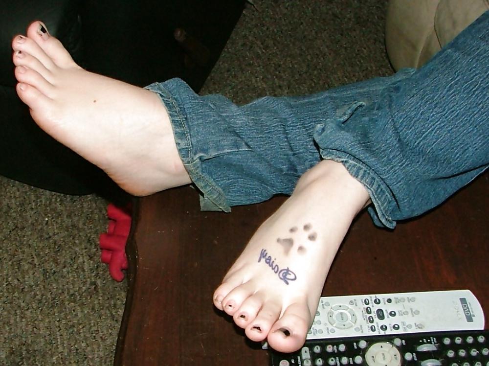 25P Tattooed Pierced Redhead, Foot Fetish