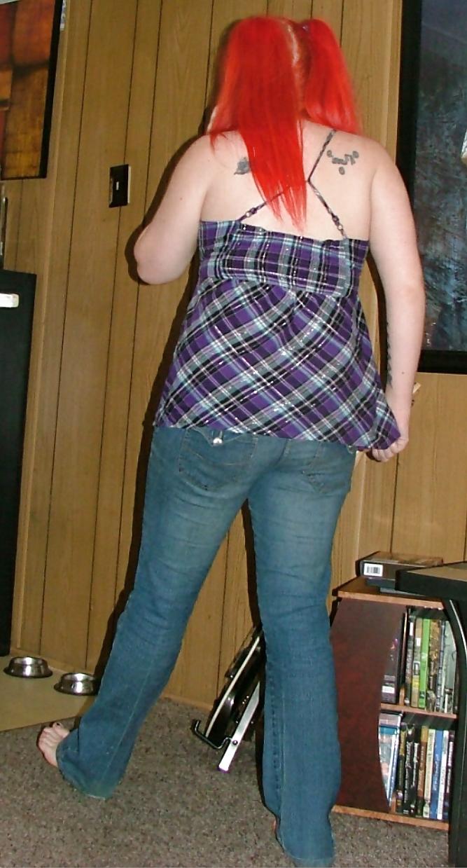 25P Tattooed Pierced Redhead, Foot Fetish