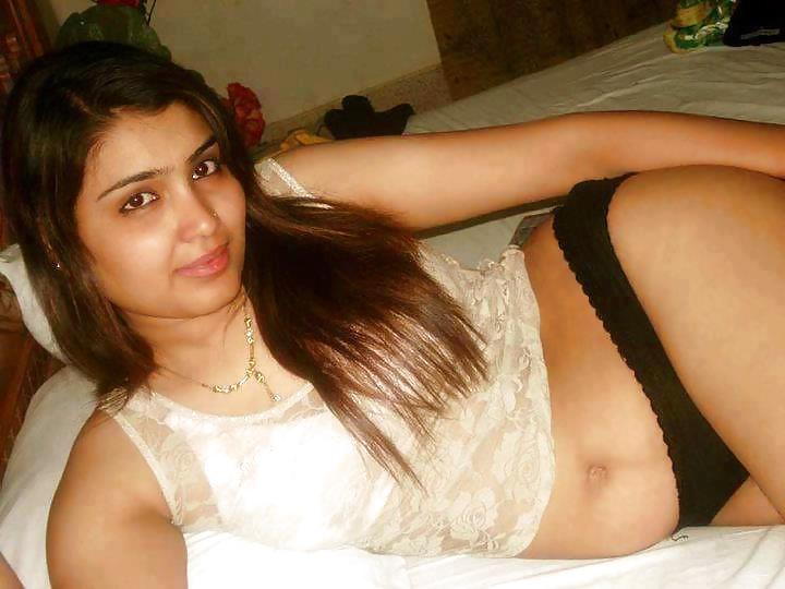 24P Desi Aunty Photo Album