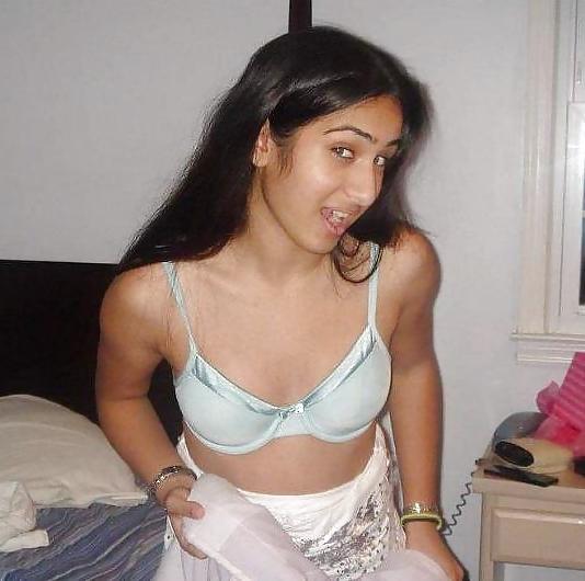 24P Desi Aunty Photo Album