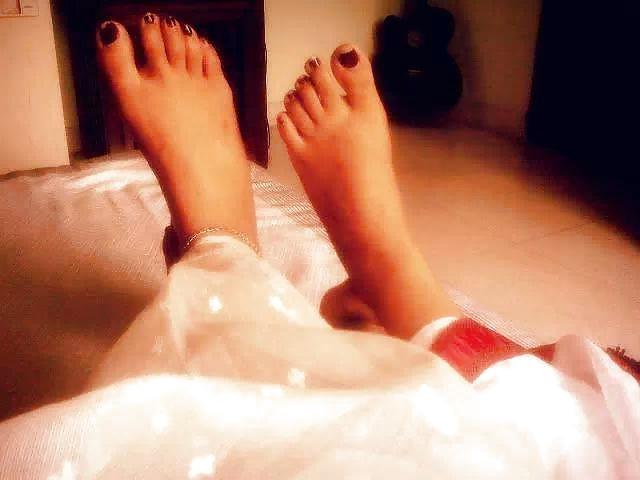18P PAKI INDIAN DESI PAKISTANI FEET FOOT FETISH