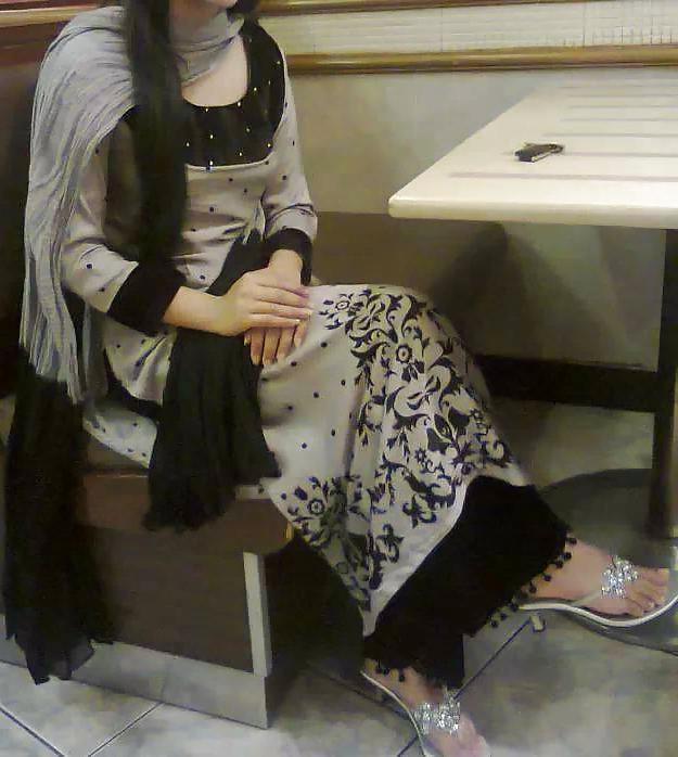 18P PAKI INDIAN DESI PAKISTANI FEET FOOT FETISH