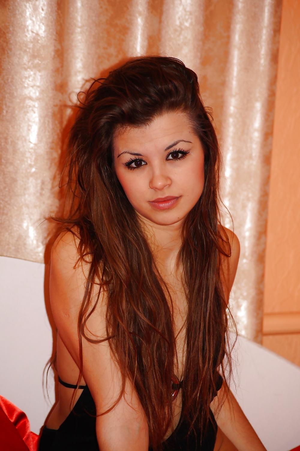 25P 19 year old leonie from russia