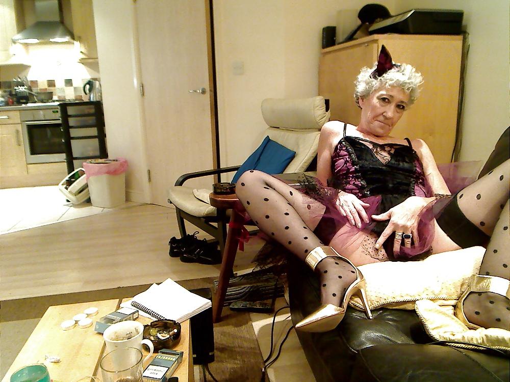 11P AINE,,Bewitched 4 Halloween