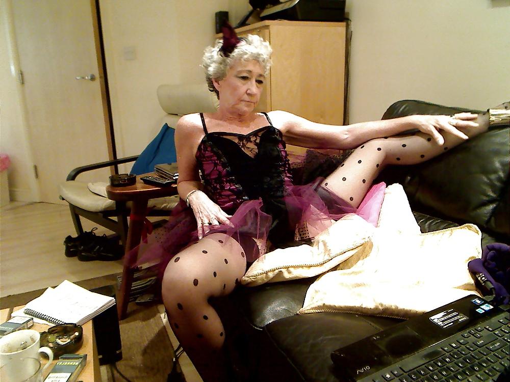 11P AINE,,Bewitched 4 Halloween