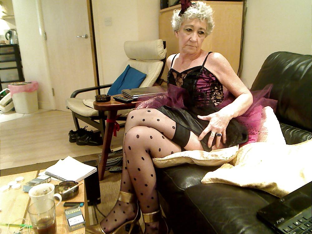 11P AINE,,Bewitched 4 Halloween