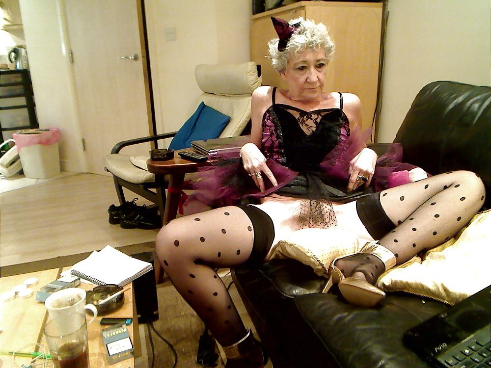 11P AINE,,Bewitched 4 Halloween