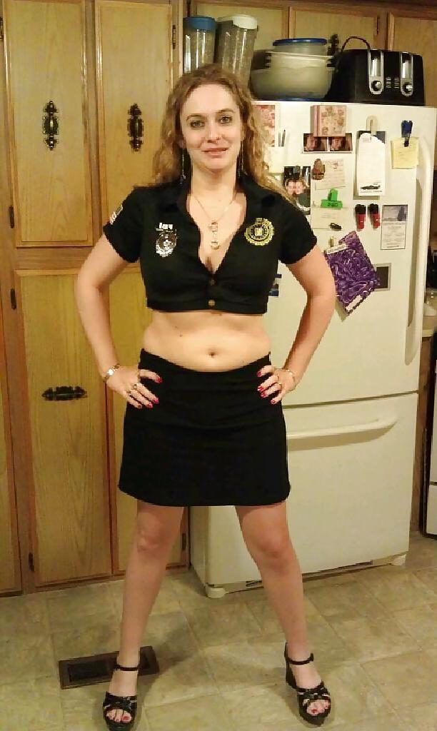 9P Naughty amatuer cop shows it all