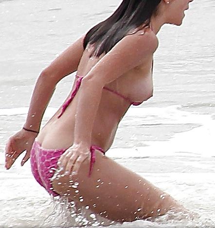 25P Oops! are my nipples showing?