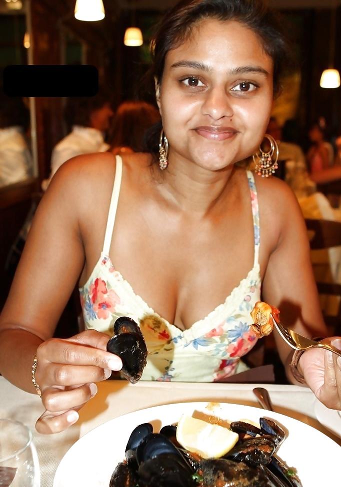 23P Desi Nri Girls Showing Pussy And Boobs
