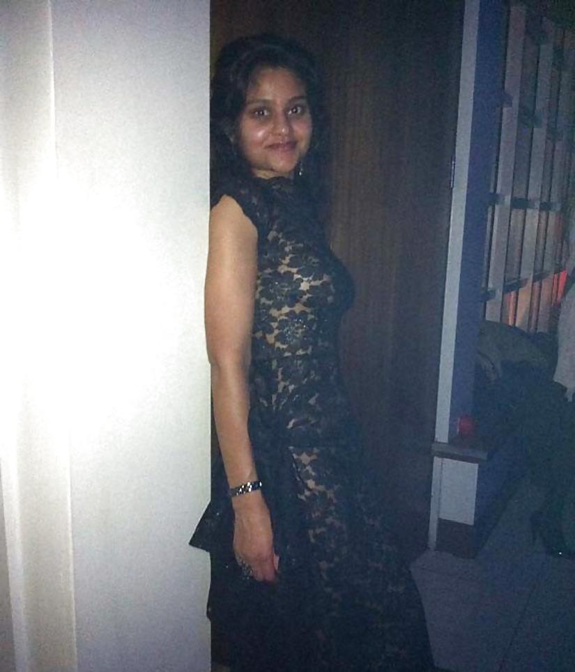 23P Desi Nri Girls Showing Pussy And Boobs
