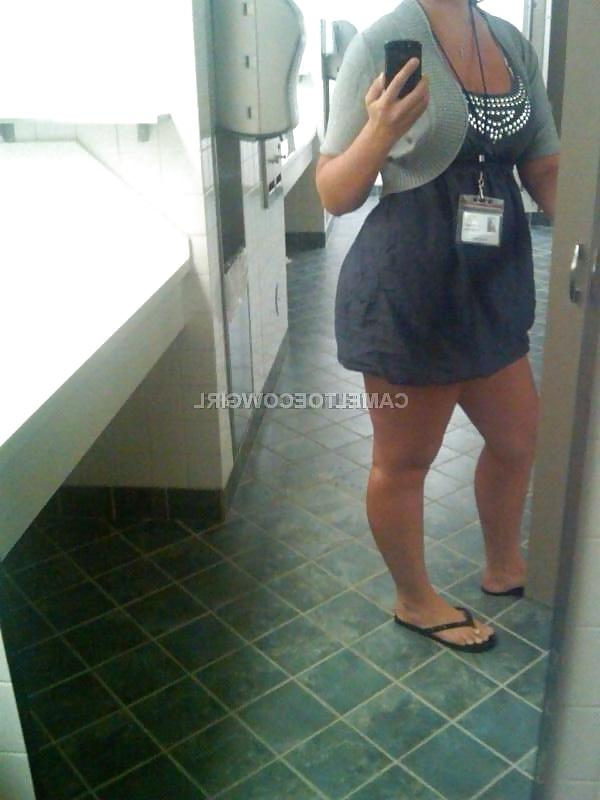 25P Self Shot With Glasses 