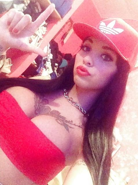 9P Busty amateur tattooed Camgirl