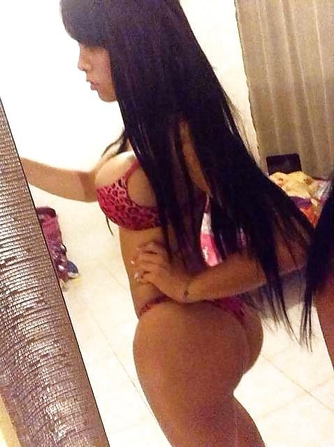 9P Busty amateur tattooed Camgirl